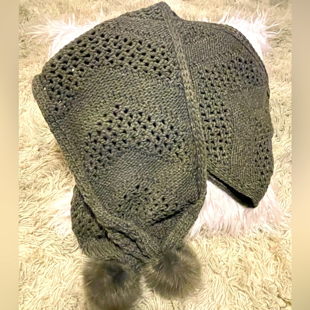 Grey fully knit scarf with puff balls